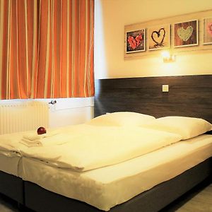 Standard Zimmer mit Kingsize-Bett